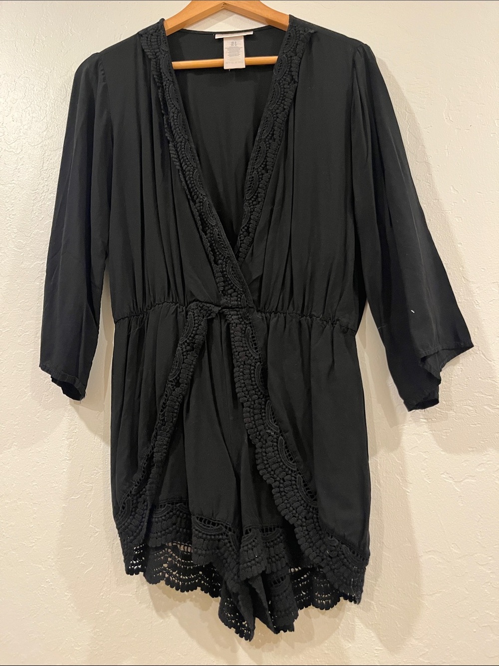 La Blanca Black Crochet-Trim Wrap Romper Robe